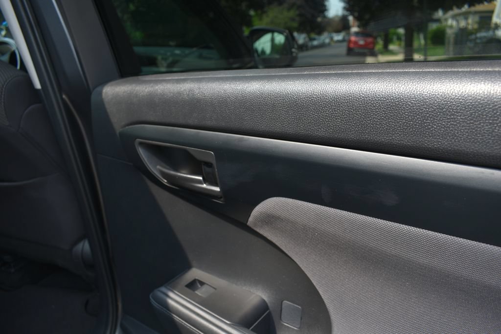 Used 2025 Toyota Highlander LE FWD image 26