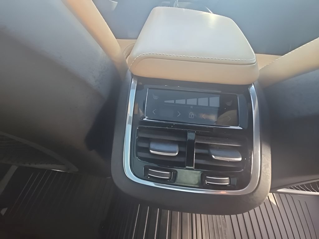 Used 2019 Volvo XC60 T5 Inscription w/ Protection Package Premier AWD/4WD image 18