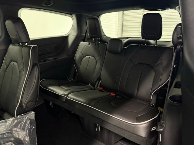 New 2026 Chrysler Pacifica Limited w/ S Appearance Package FWD image 16