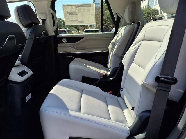 New 2026 Lincoln Navigator Reserve image 9