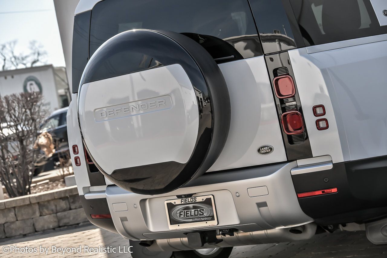 Used 2023 Land Rover Defender 130 SE image 14