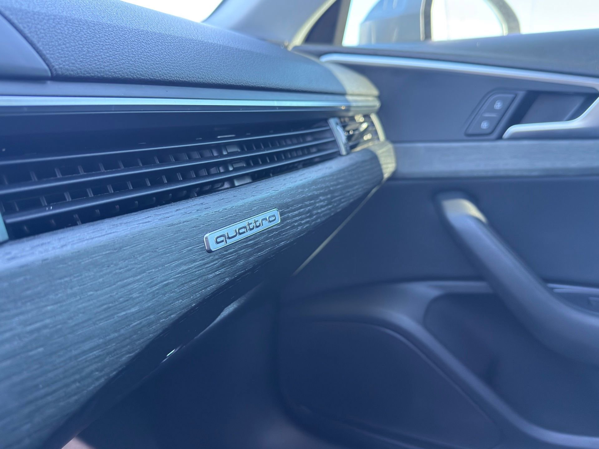 Used 2018 Audi A4 2.0T Premium image 25