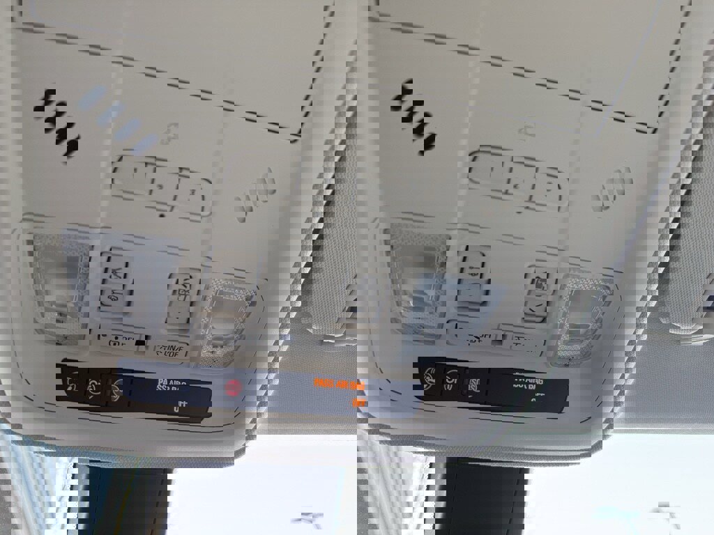 Used 2017 Cadillac XT5 Luxury w/ Driver Awareness Package image 32