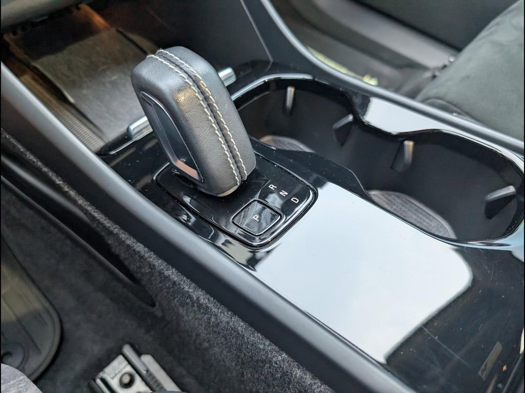 Used 2022 Volvo XC40 P8 Recharge Plus image 19