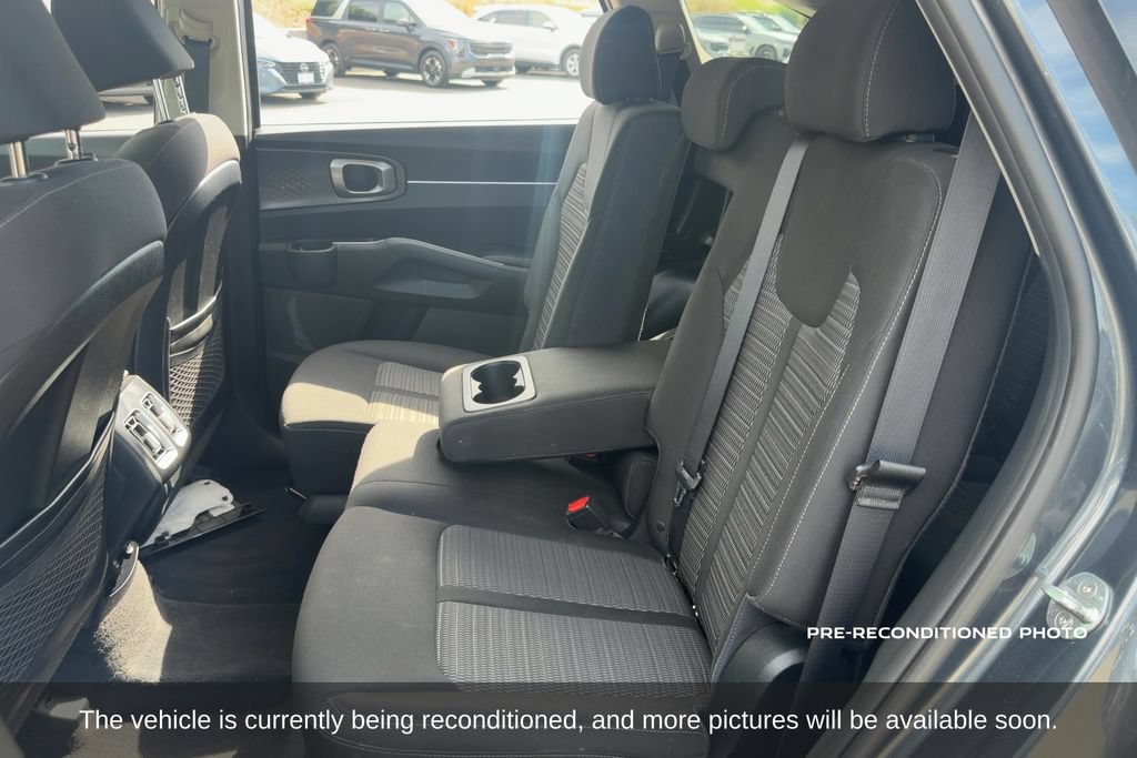 Used 2021 Kia Sorento LX FWD image 12