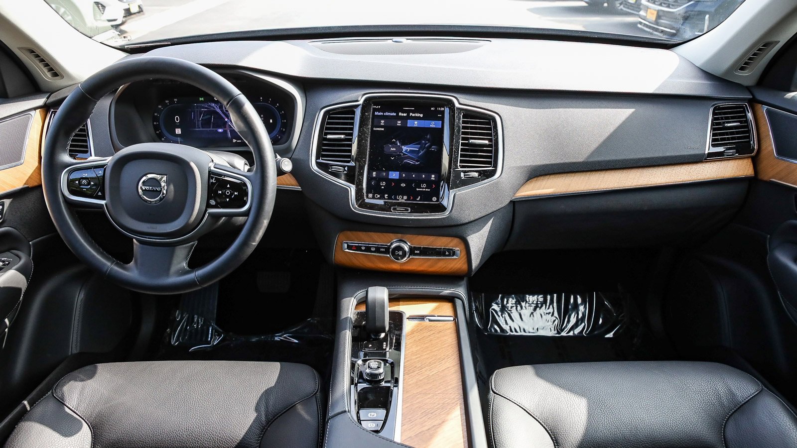 Used 2025 Volvo XC90 B6 Ultra image 12