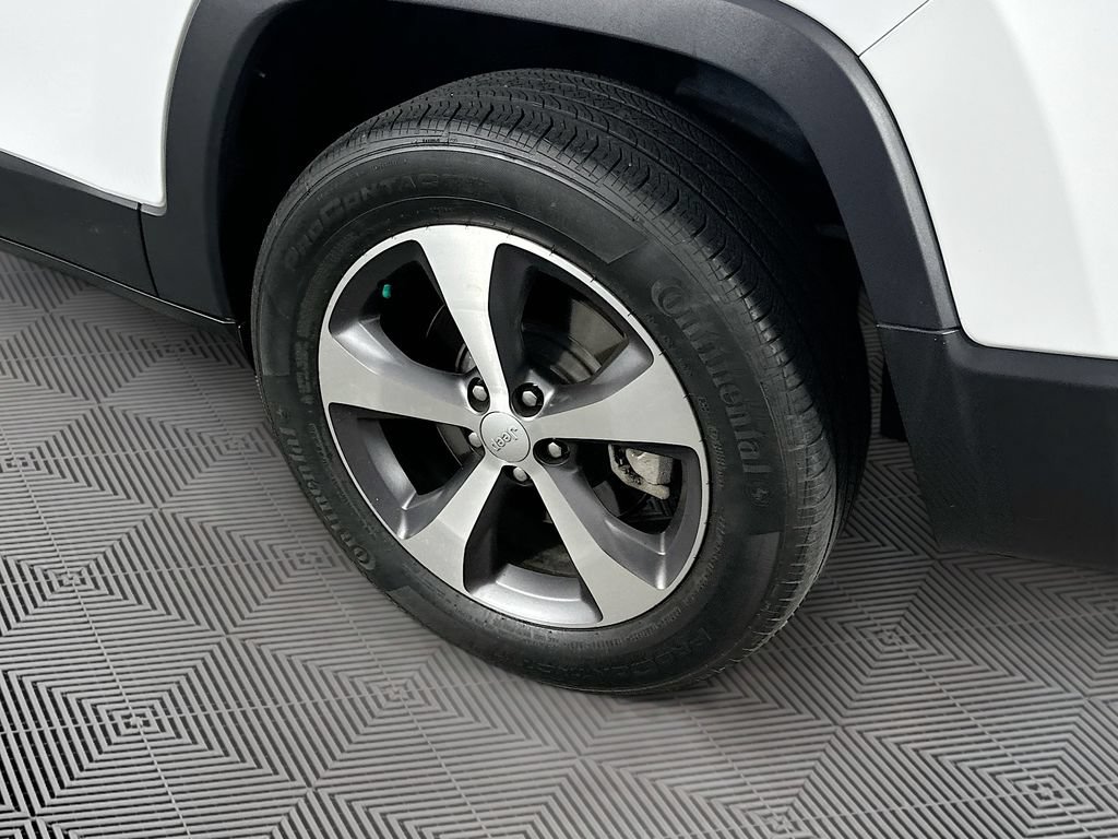 Certified 2021 Jeep Cherokee Limited AWD/4WD image 42