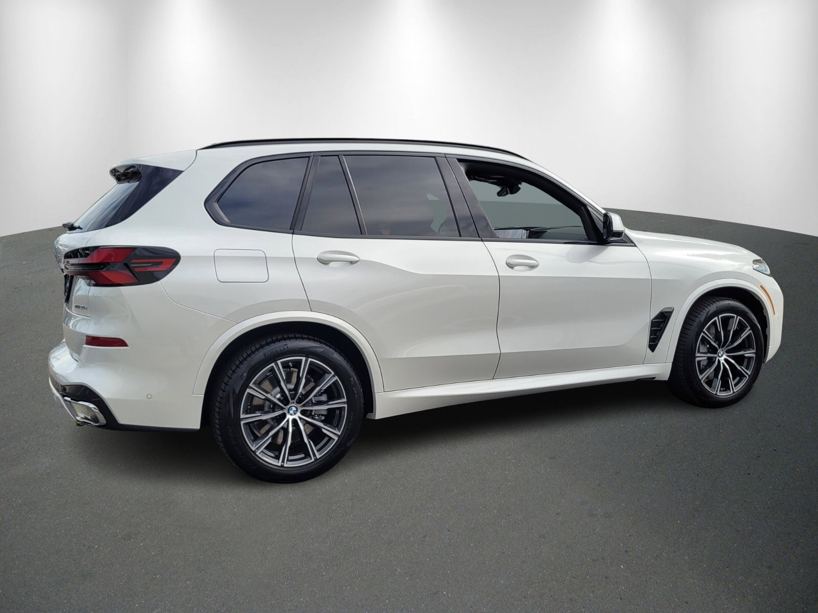 New 2026 BMW X5 xDrive50e w/ M Sport Package image 7