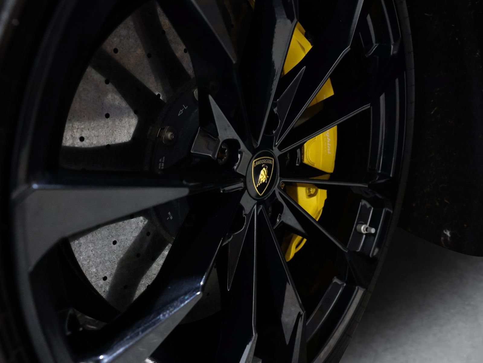 Used 2019 Lamborghini Urus AWD/4WD image 33