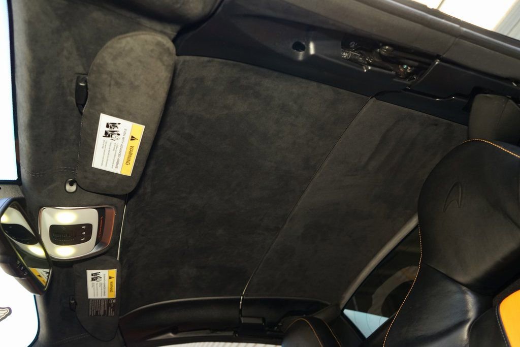 Used 2018 McLaren 570S Spider image 27