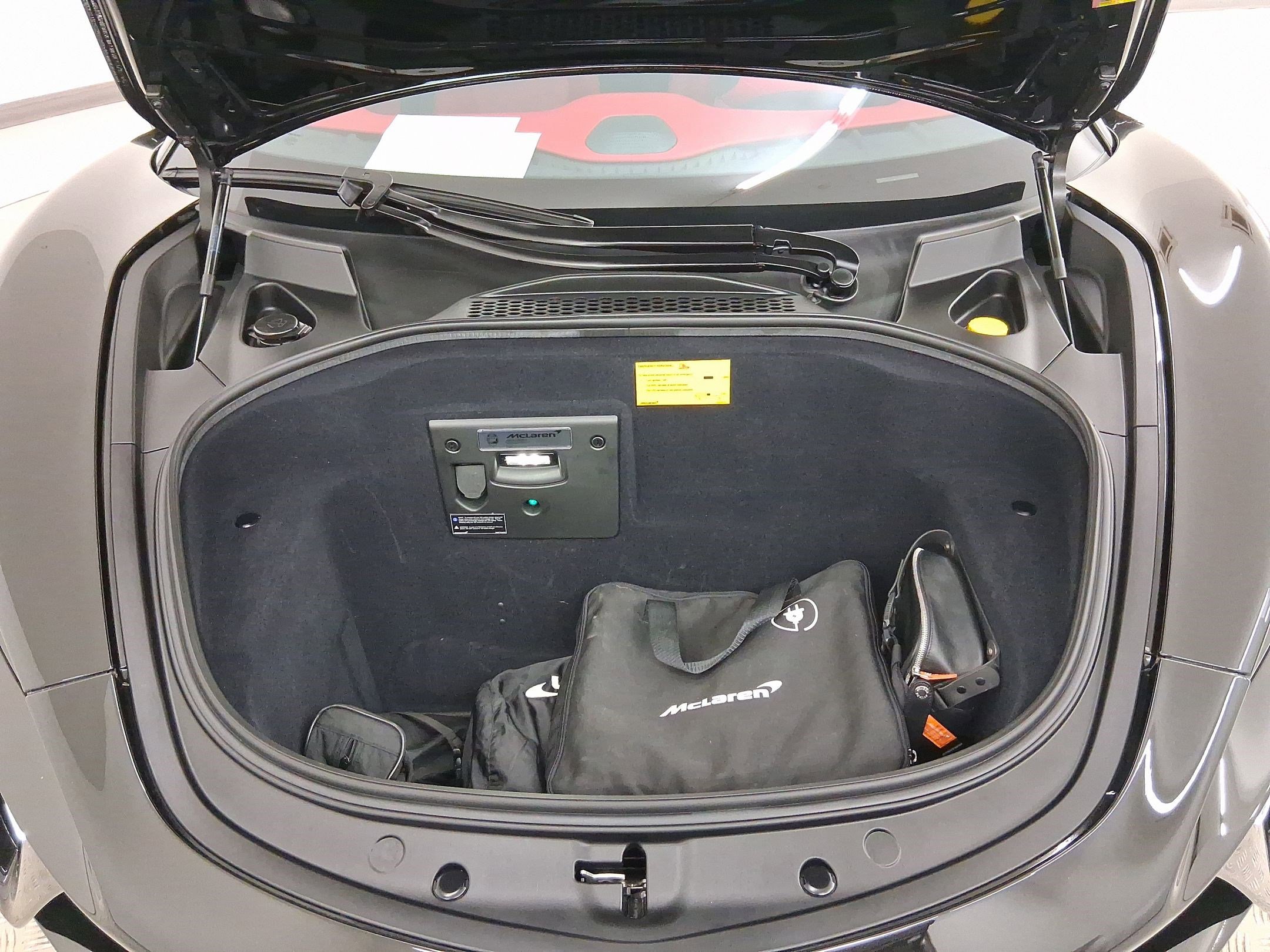 Used 2024 McLaren Artura image 19