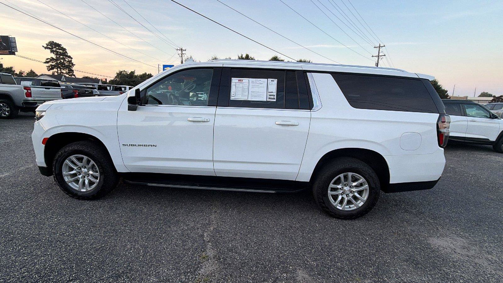 Used 2023 Chevrolet Suburban LT RWD image 11