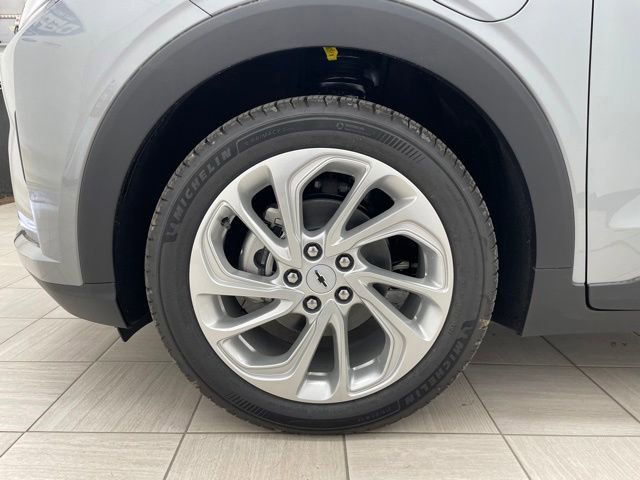 New 2027 Chevrolet Bolt LT FWD image 7