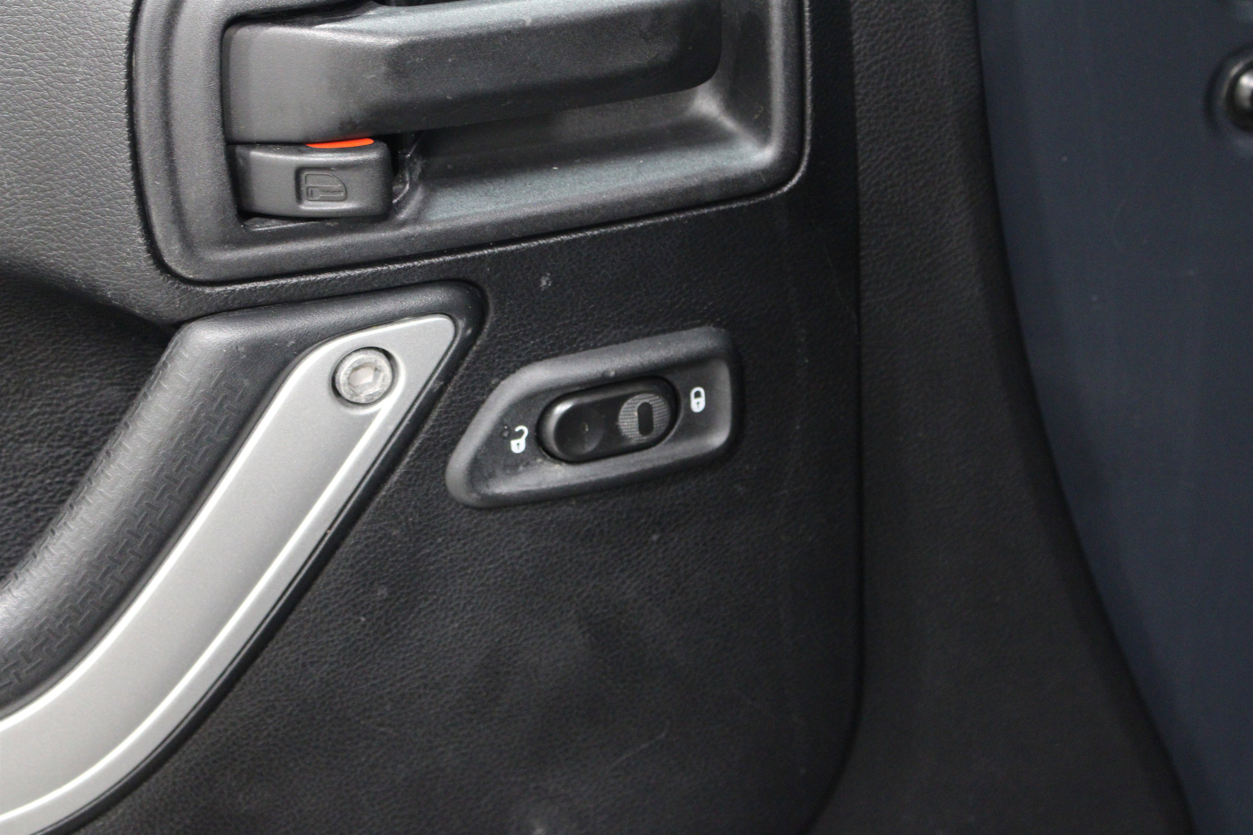 Used 2016 Jeep Wrangler Unlimited Sahara w/ Max Tow Package image 8