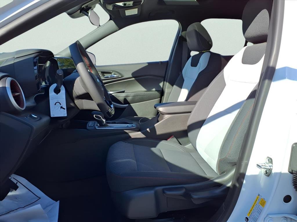 New 2025 Chevrolet Trax RS w/ Sunroof Package image 17