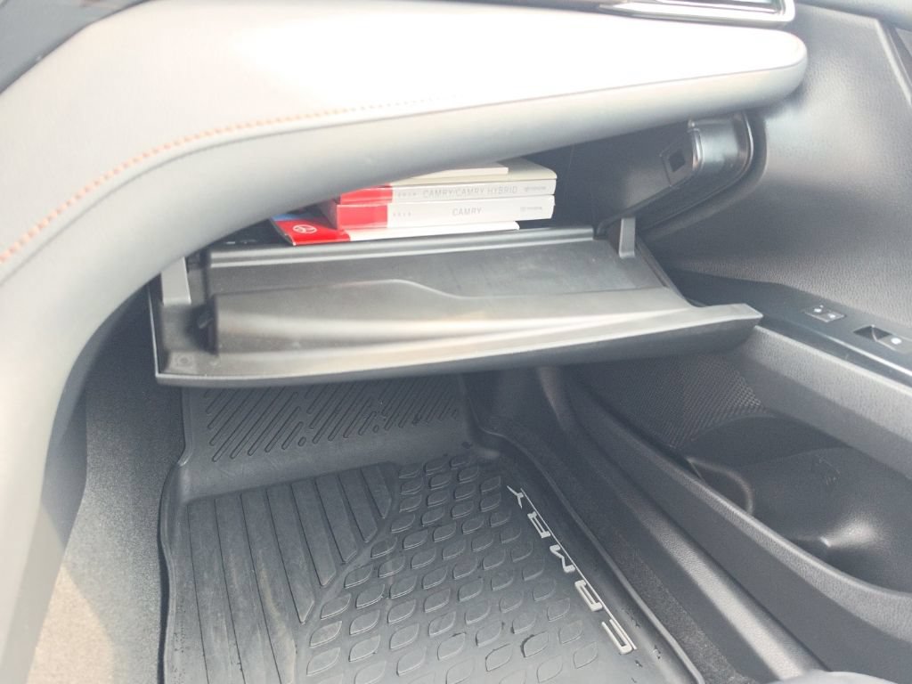 Used 2019 Toyota Camry LE FWD image 19