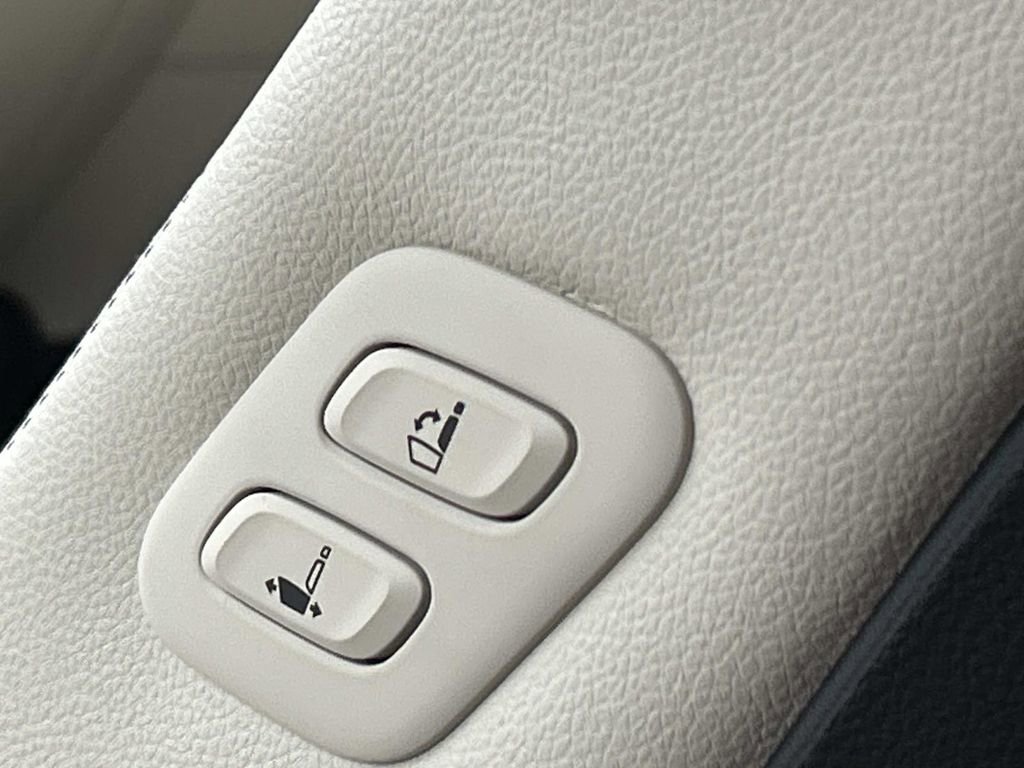 New 2026 Genesis GV70 2.5T Advanced image 24