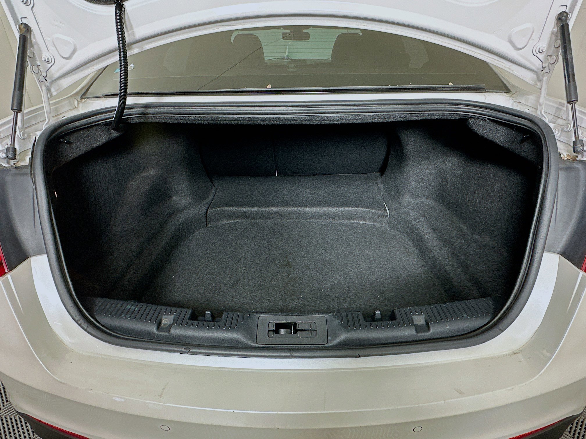 Used 2018 Ford Taurus Limited image 28