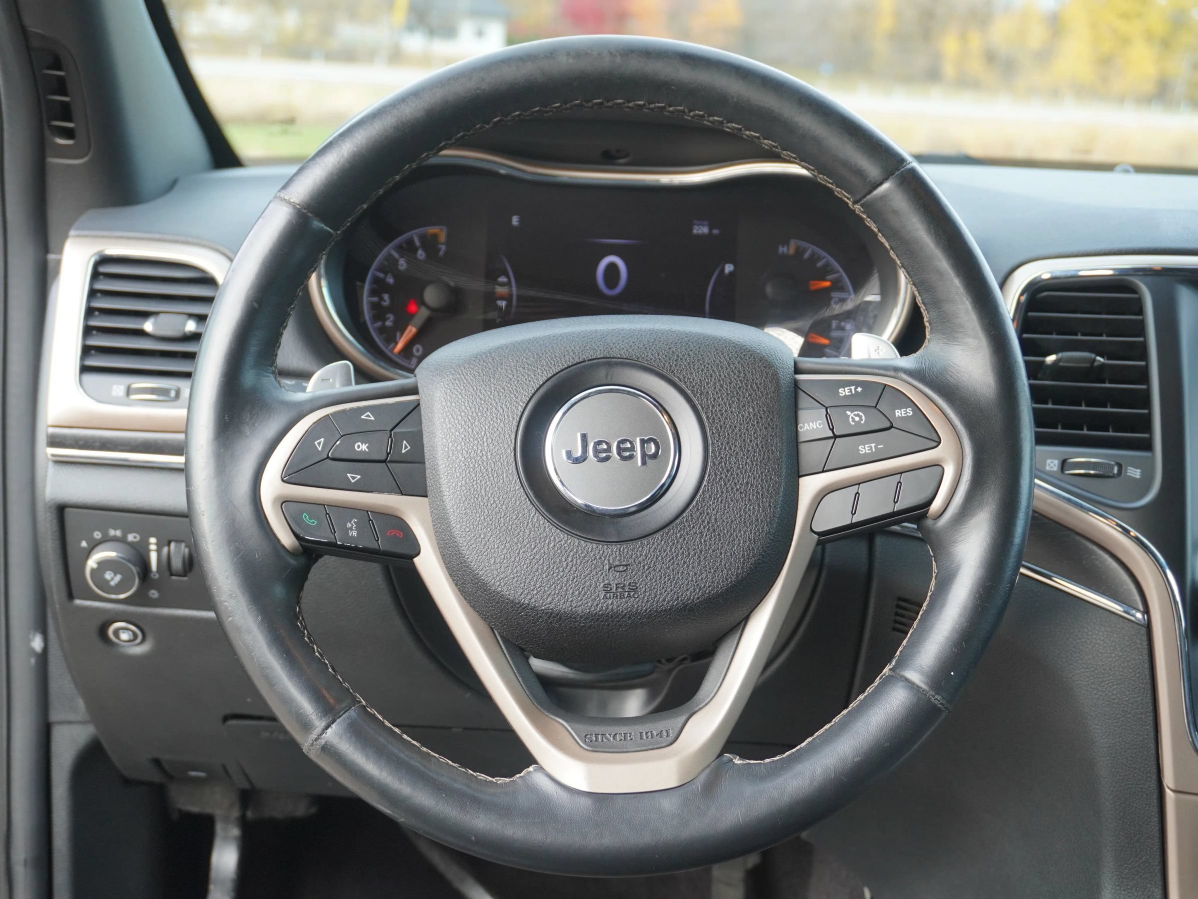 Used 2016 Jeep Grand Cherokee Limited AWD/4WD image 23