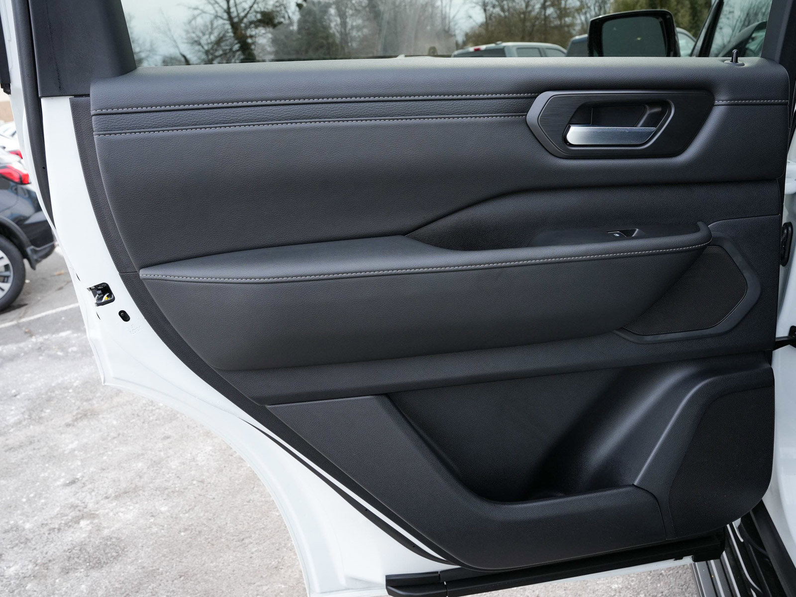 Used 2025 Nissan Armada SV image 12