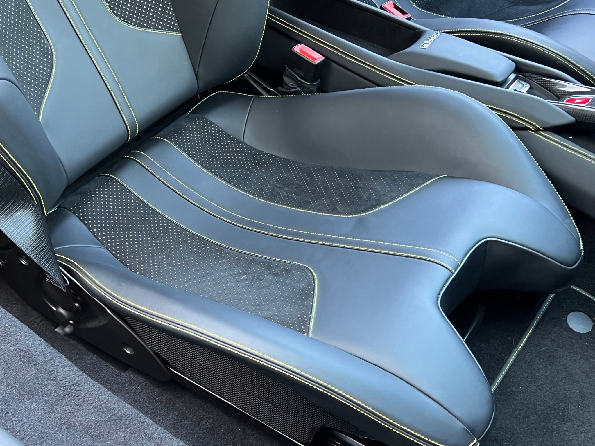 Used 2022 Ferrari F8 Tributo RWD image 50