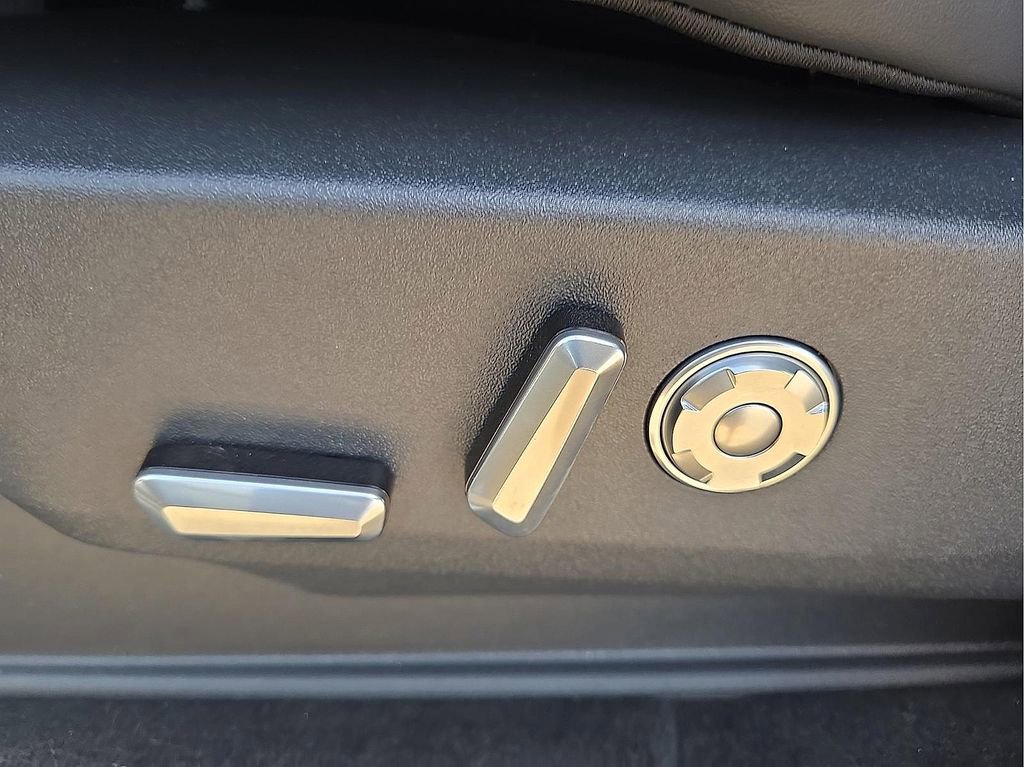 New 2026 Lincoln Navigator Premiere image 16