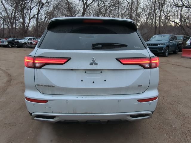 Used 2024 Mitsubishi Outlander SE image 10
