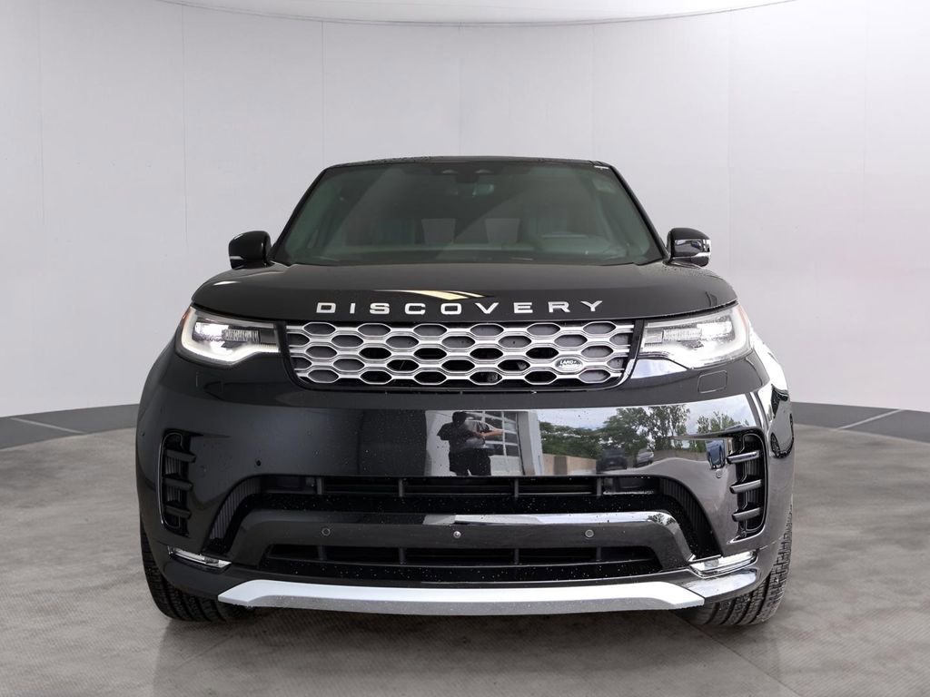 Used 2025 Land Rover Discovery Metropolitan Edition AWD/4WD image 2