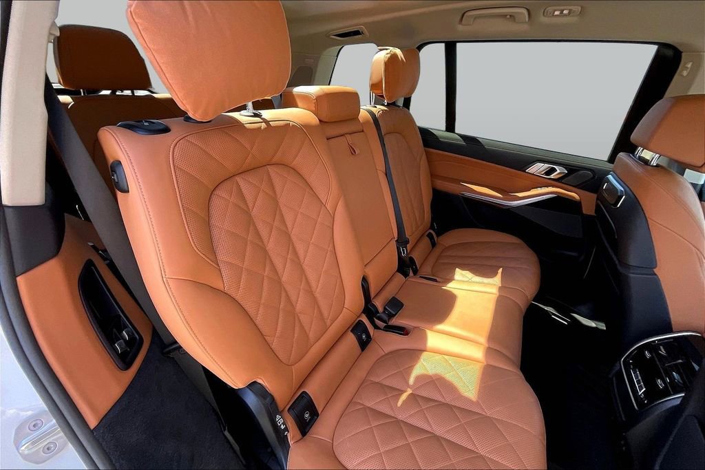 Used 2024 BMW X7 xDrive40i w/ Premium Package AWD/4WD image 25