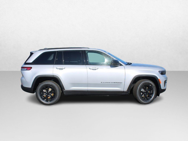 New 2025 Jeep Grand Cherokee Altitude w/ Trailer Tow Package image 2
