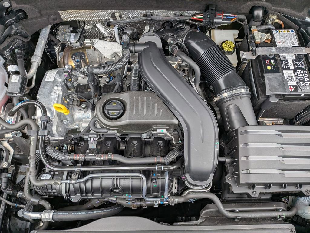 Used 2025 Volkswagen Taos SE w/ Panoramic Sunroof Package image 36