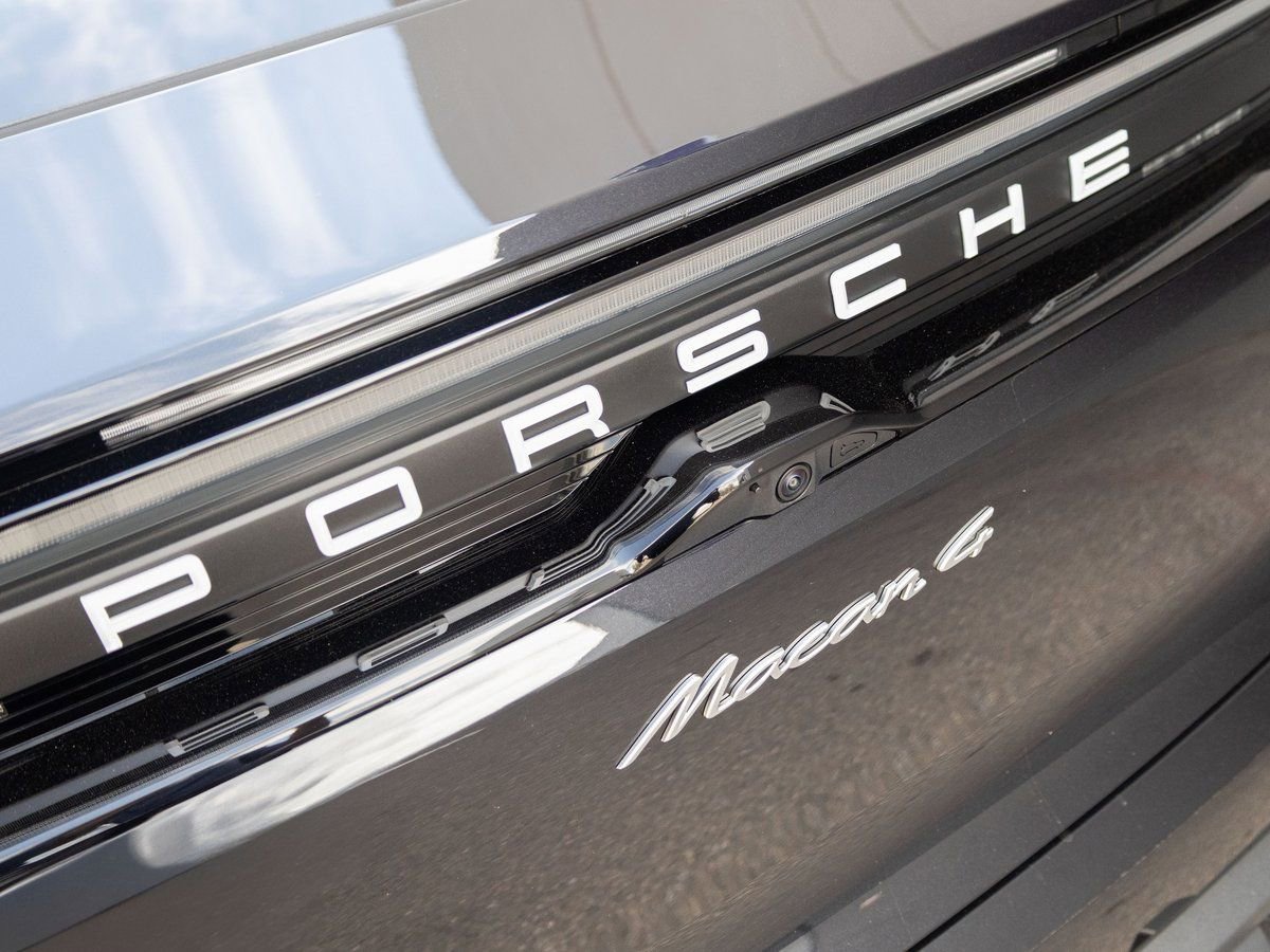 New 2025 Porsche Macan 4 Electric image 18