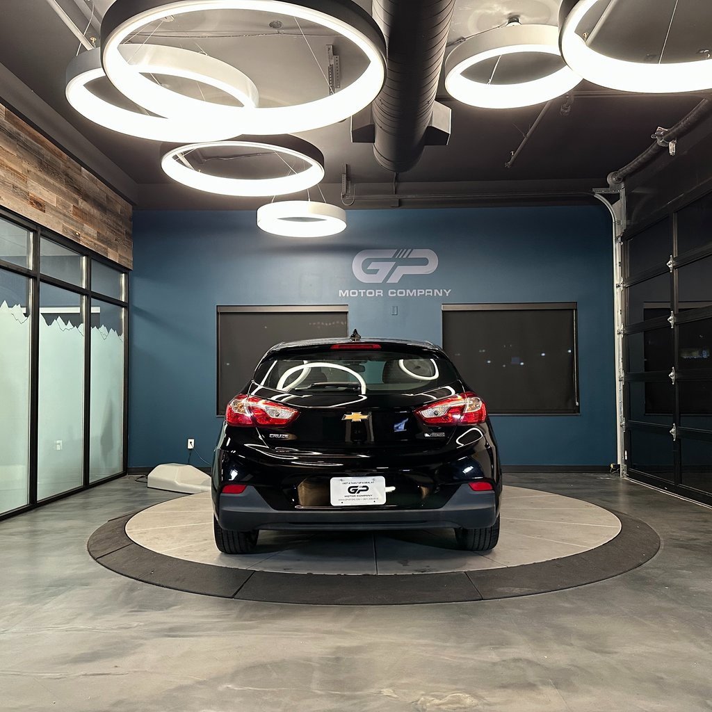 Used 2017 Chevrolet Cruze Premier image 4