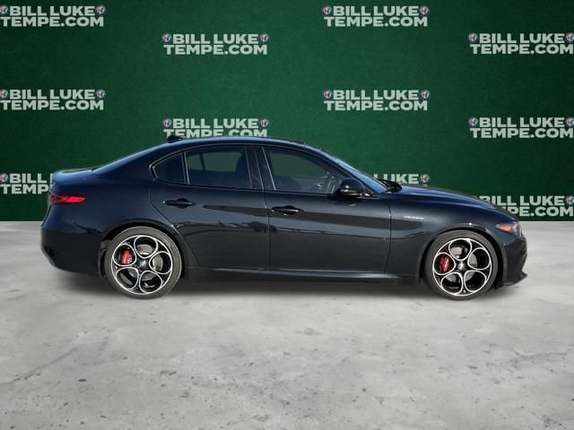 Used 2023 Alfa Romeo Giulia Veloce RWD image 5