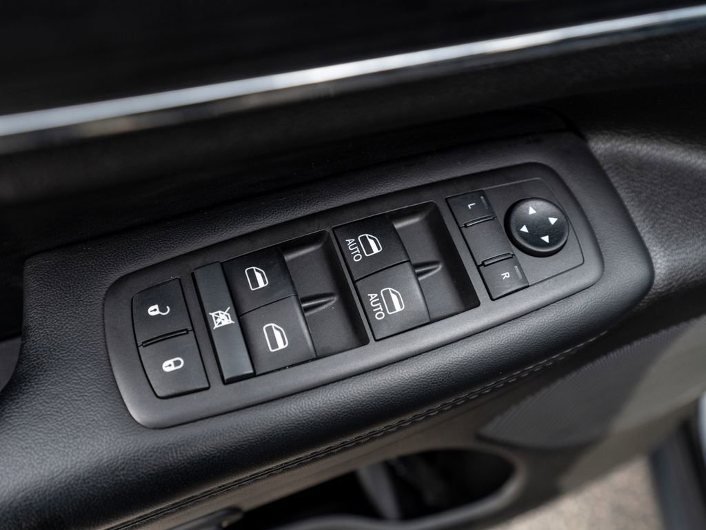 Used 2021 Jeep Grand Cherokee Limited image 29