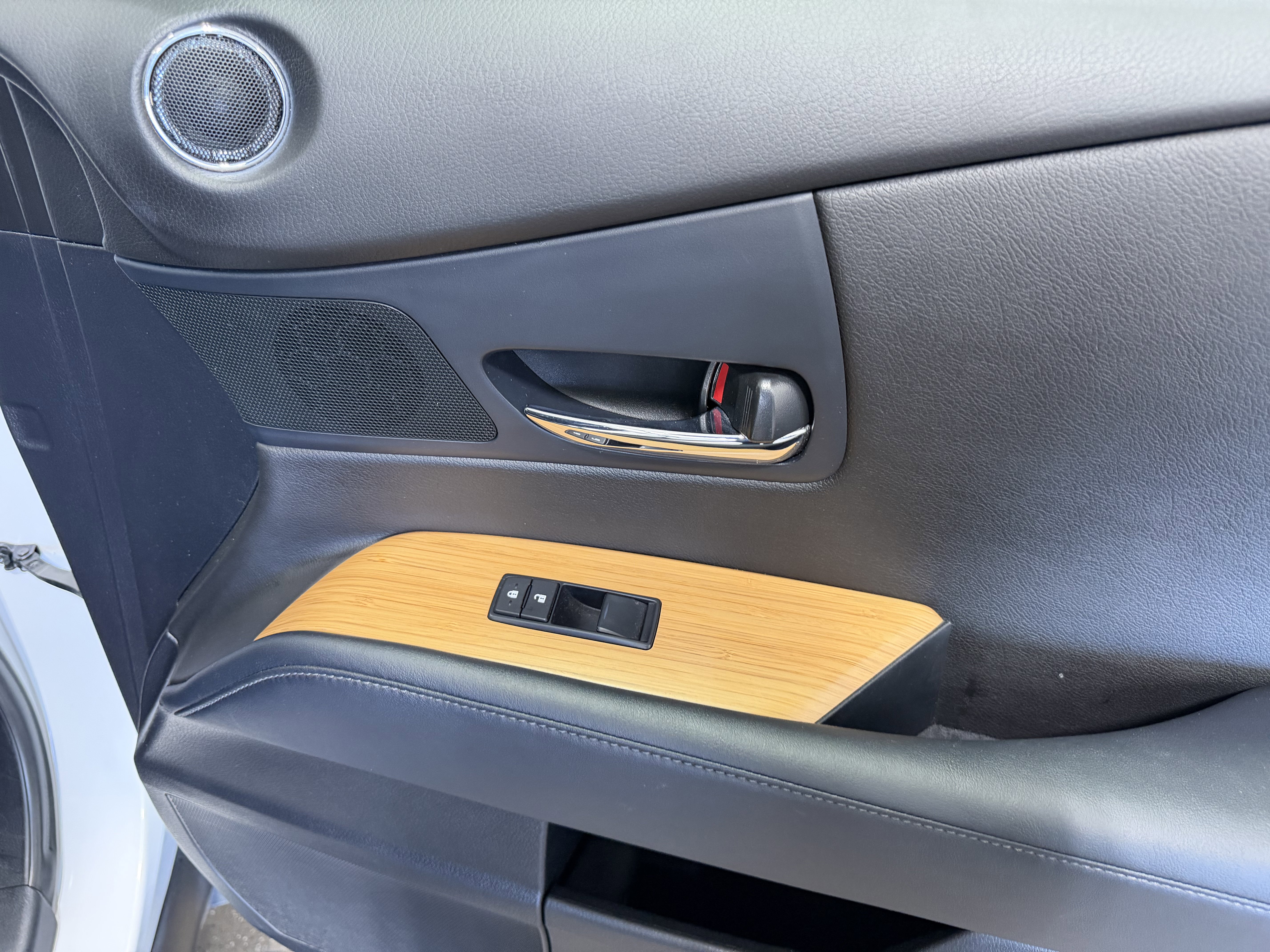 Used 2015 Lexus RX 450h FWD image 24