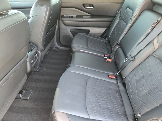 Used 2023 Nissan Pathfinder Platinum w/ Cargo Package image 31