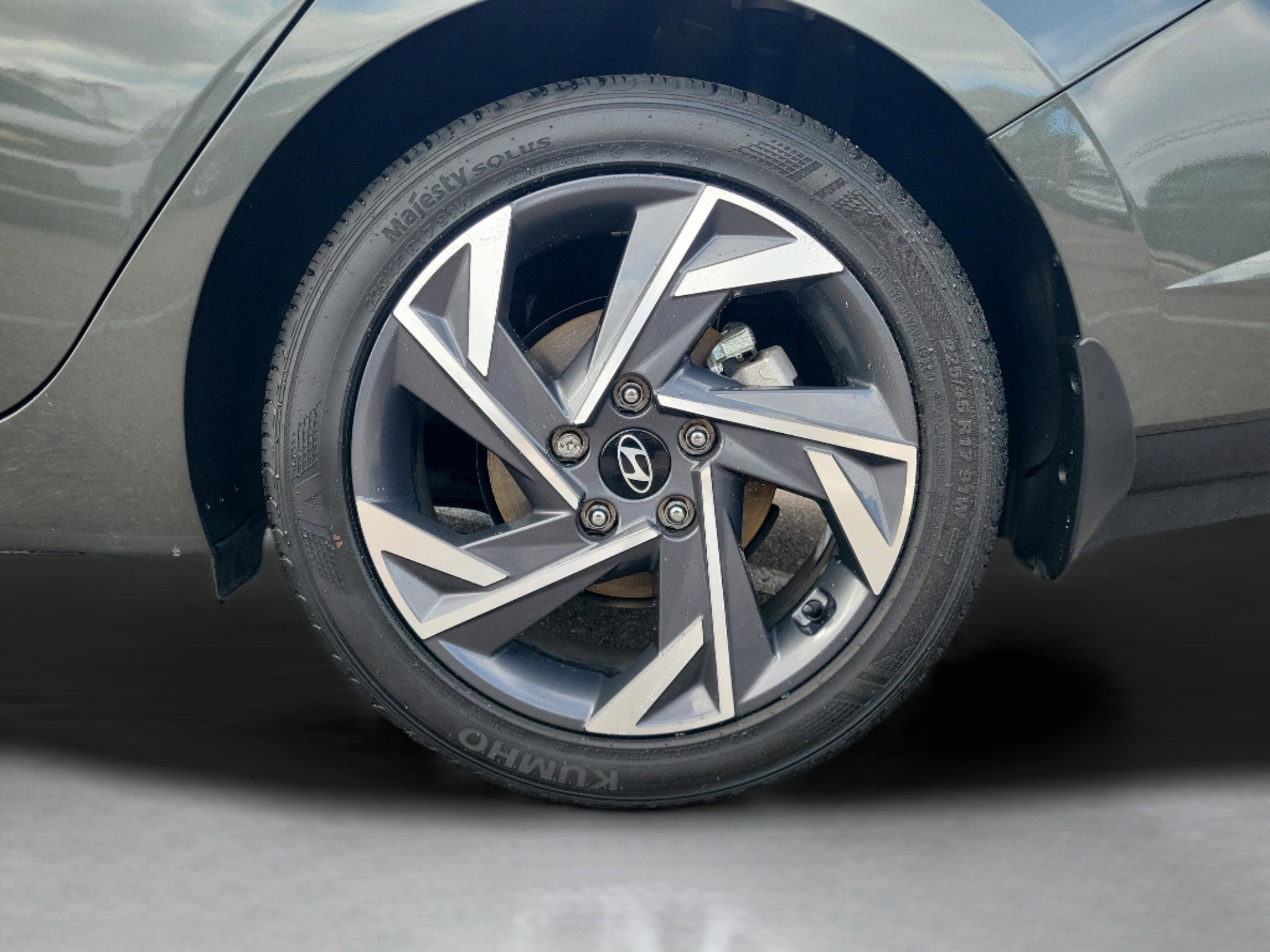 Certified 2025 Hyundai Elantra Sport image 6