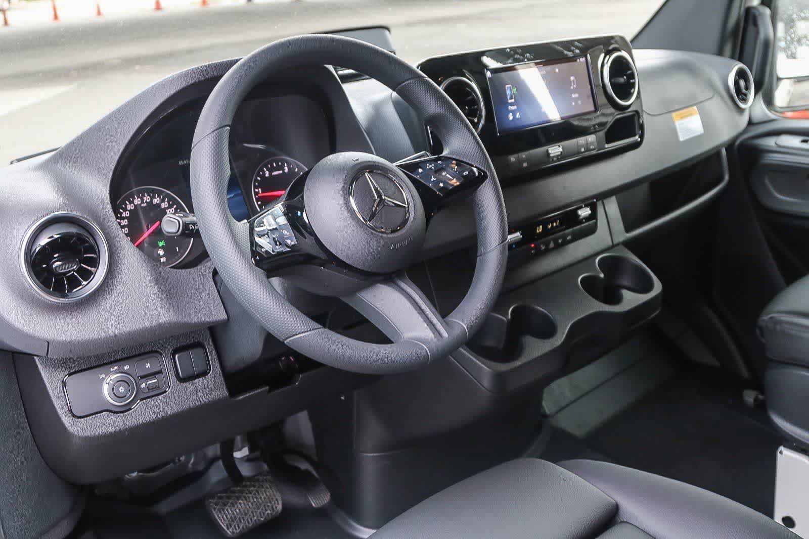 Used 2025 Mercedes-Benz Sprinter 2500 image 12