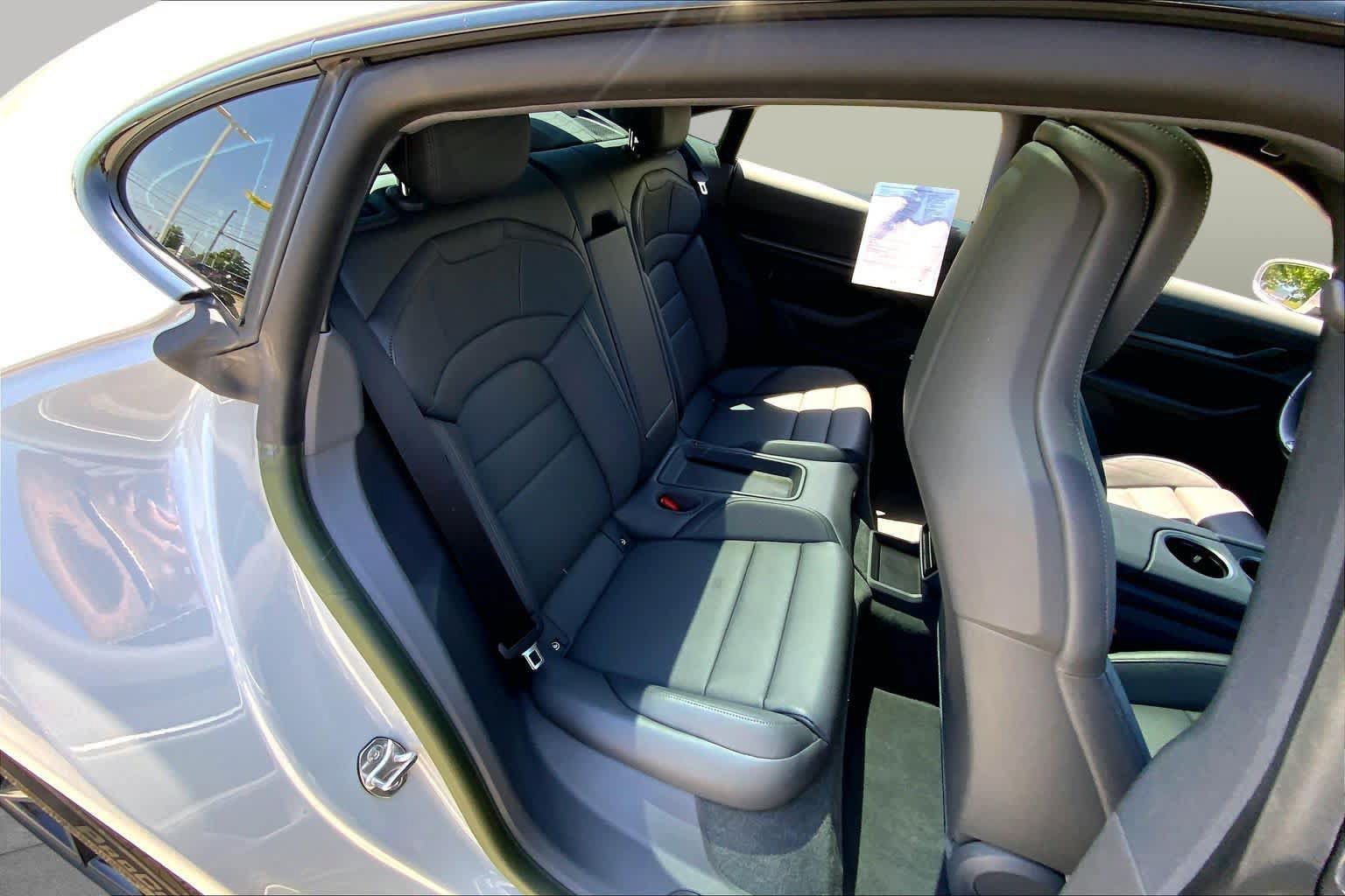 Used 2022 Porsche Taycan RWD image 17