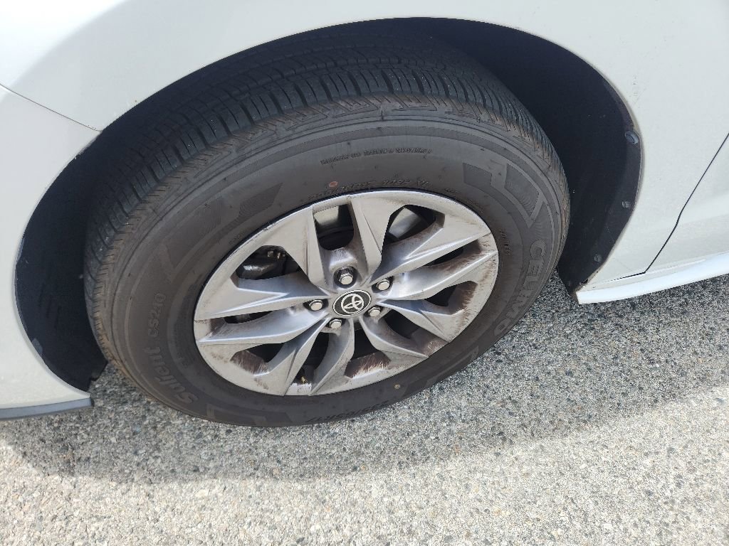 Used 2023 Toyota Sienna XLE FWD image 9