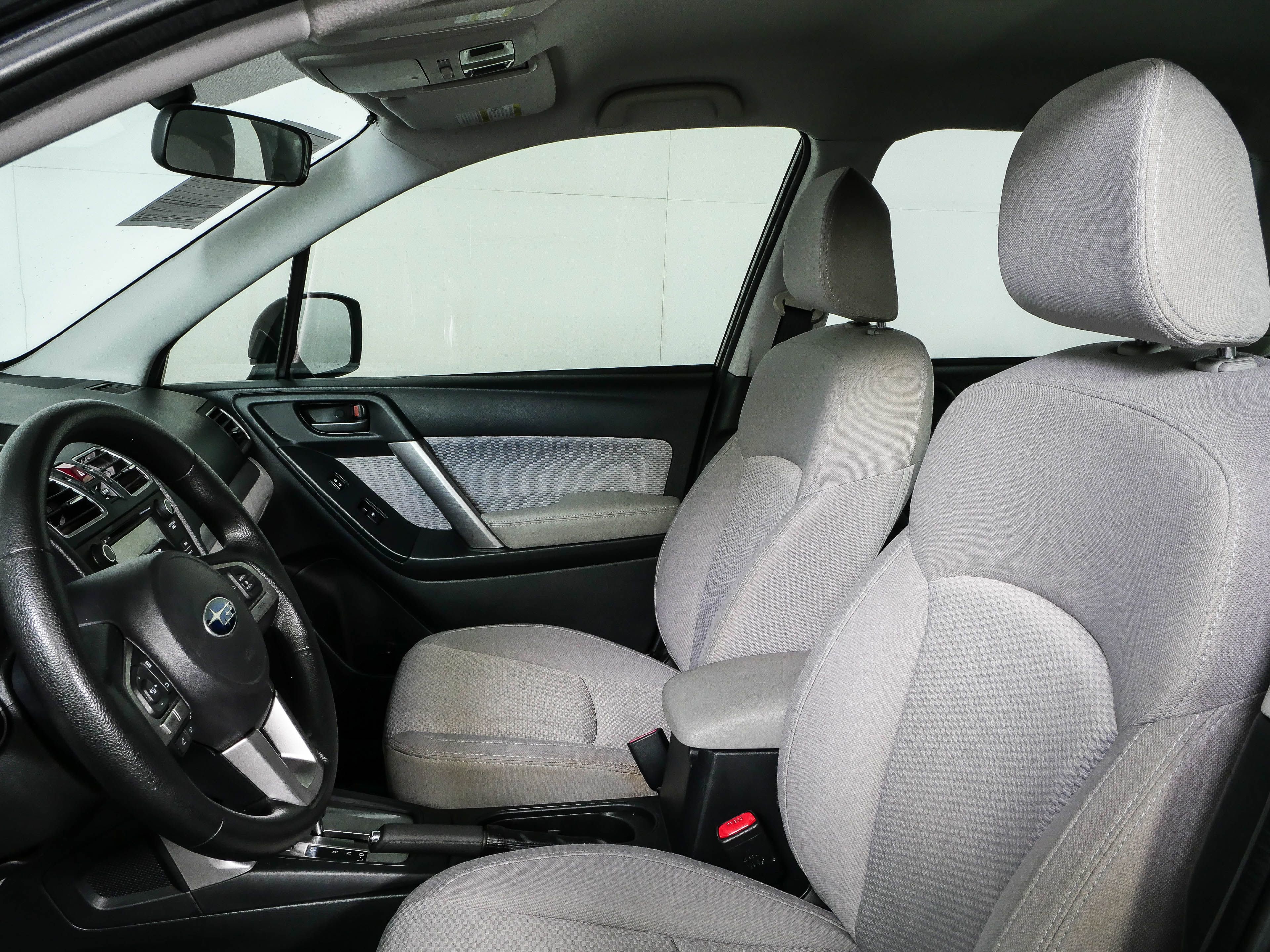 Used 2017 Subaru Forester 2.5i AWD/4WD image 5