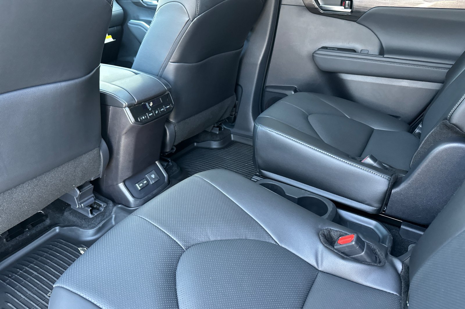 New 2026 Toyota Highlander Limited AWD/4WD image 12