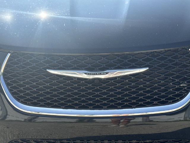 Used 2024 Chrysler Pacifica Touring-L FWD image 31