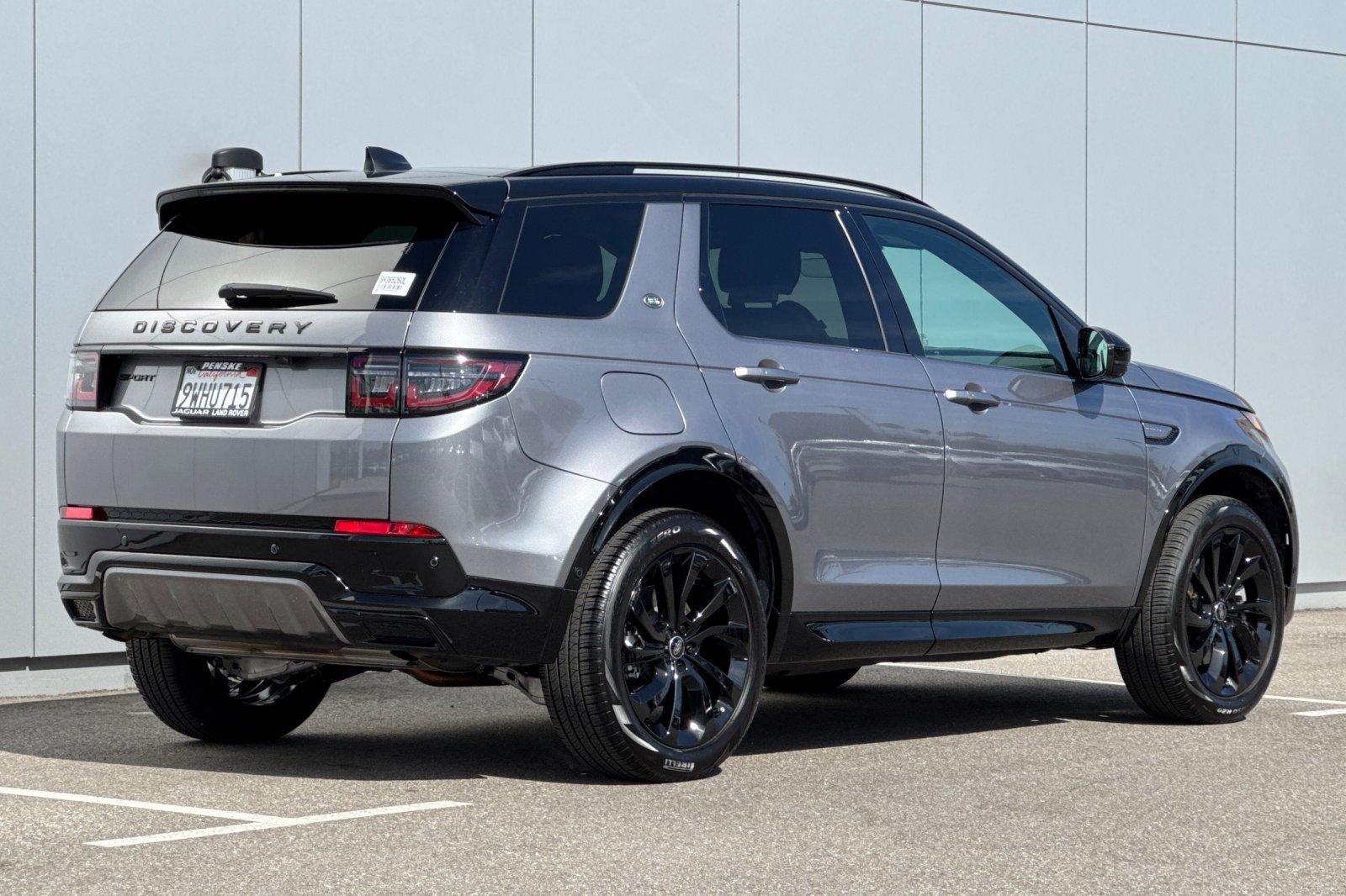 Used 2025 Land Rover Discovery Sport Dynamic SE AWD/4WD image 5