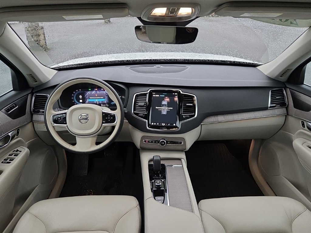 Certified 2023 Volvo XC90 T8 Plus image 5