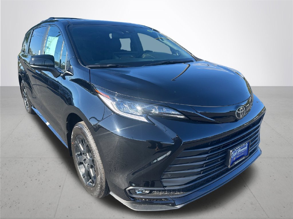New 2026 Toyota Sienna XLE Woodland Edition AWD/4WD image 5