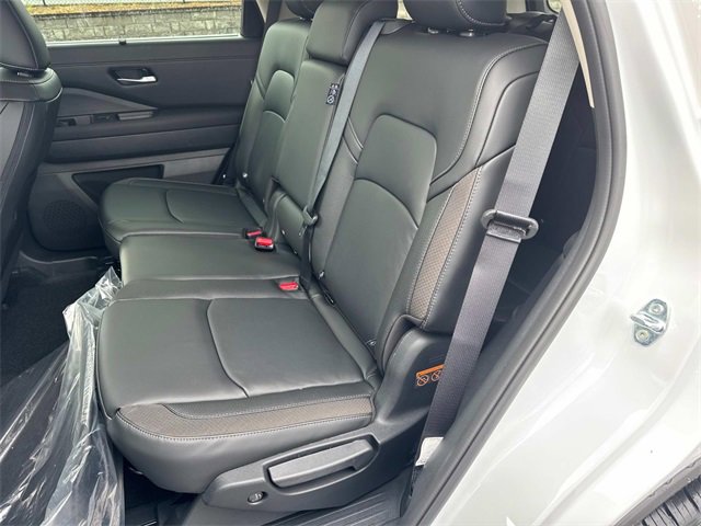 New 2025 Nissan Pathfinder SL image 16