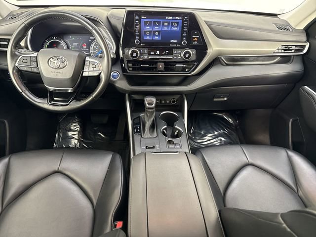 Used 2021 Toyota Highlander XLE AWD/4WD image 25