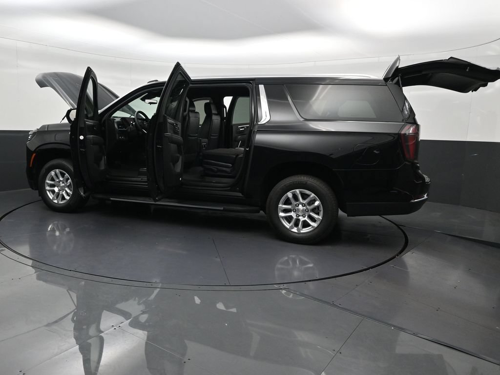 Used 2025 Chevrolet Suburban LS RWD image 36